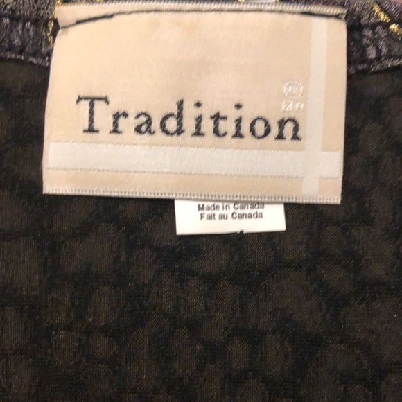 Tradition 3/4 Sleeves V-Neck Top - Picture 3 of 7